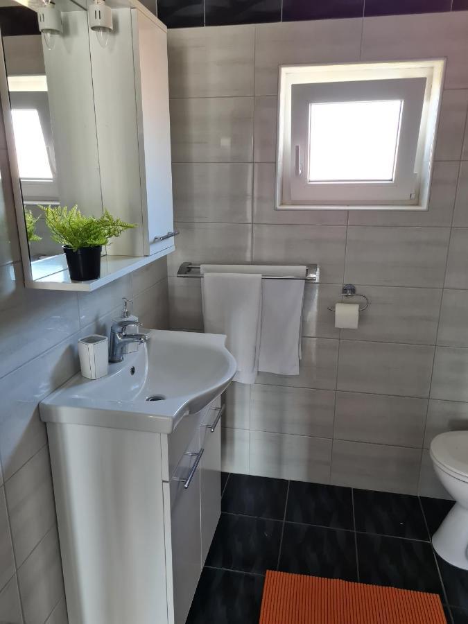 נובליה Apartments Dorotea מראה חיצוני תמונה
